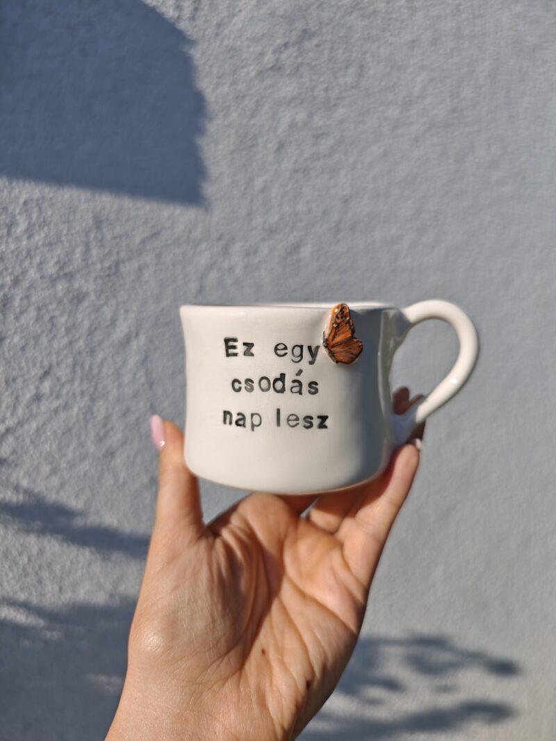 Egy darabos termékek 'Ez egy csodás nap lesz' narancssárga pillangós bögre 2,5dl
