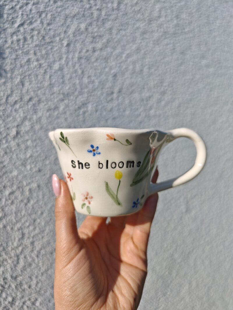 Egy darabos termékek 'She blooms' bögre 2,5dl
