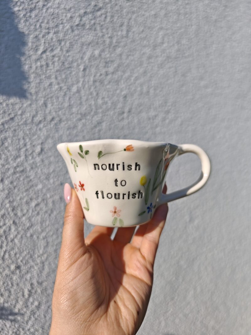 Egy darabos termékek 'Nourish to flourish' bögre 2,5dl