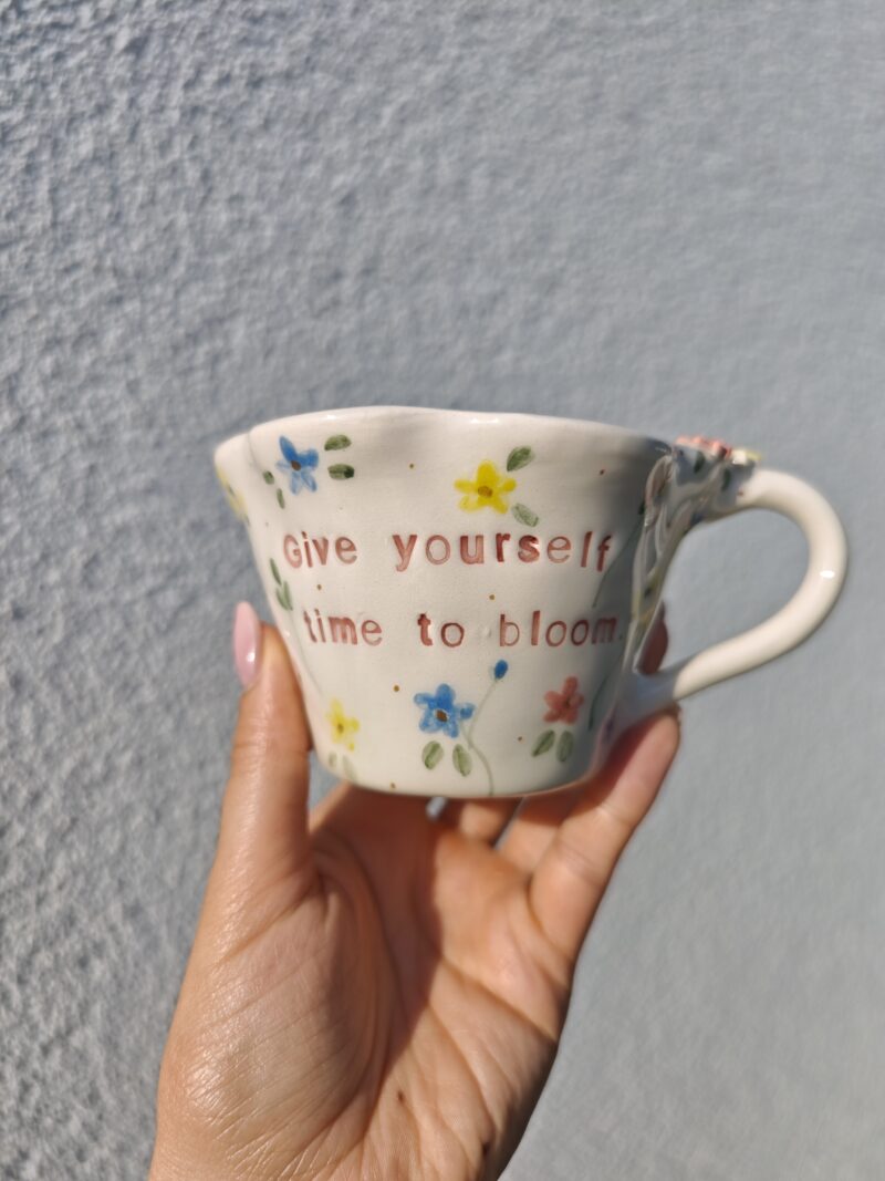 Egy darabos termékek 'Give yourself time to bloom' bögre 2,5dl